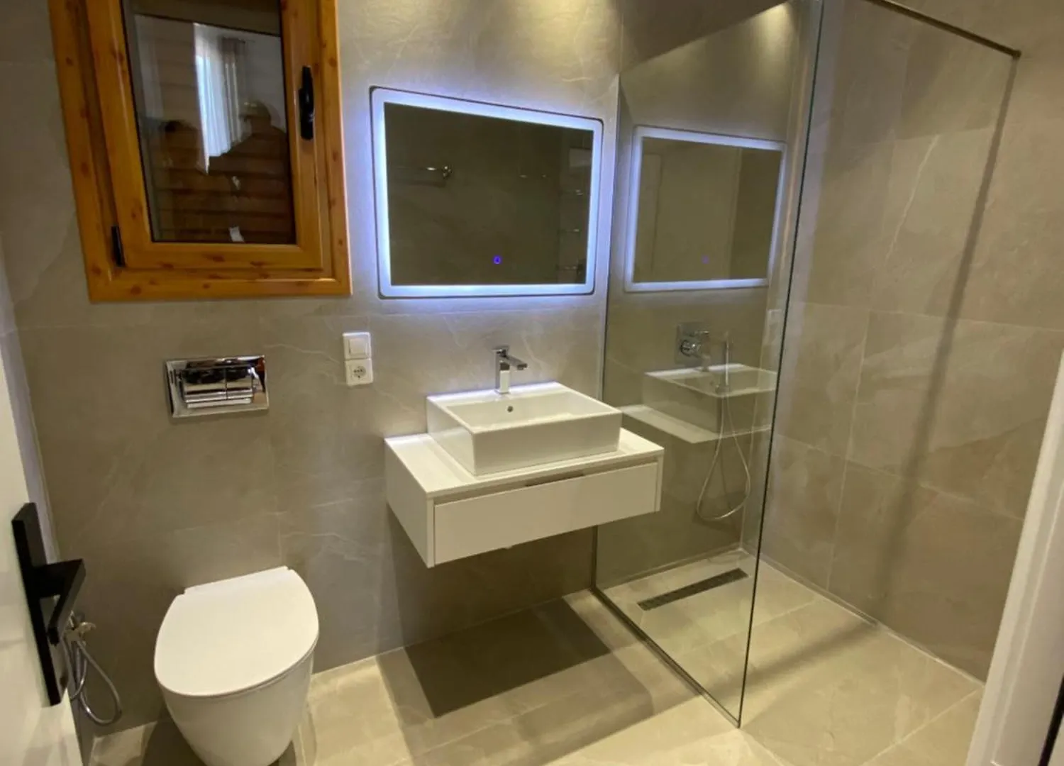 Suit Yourself Apartment Sarande 0*,  Albania