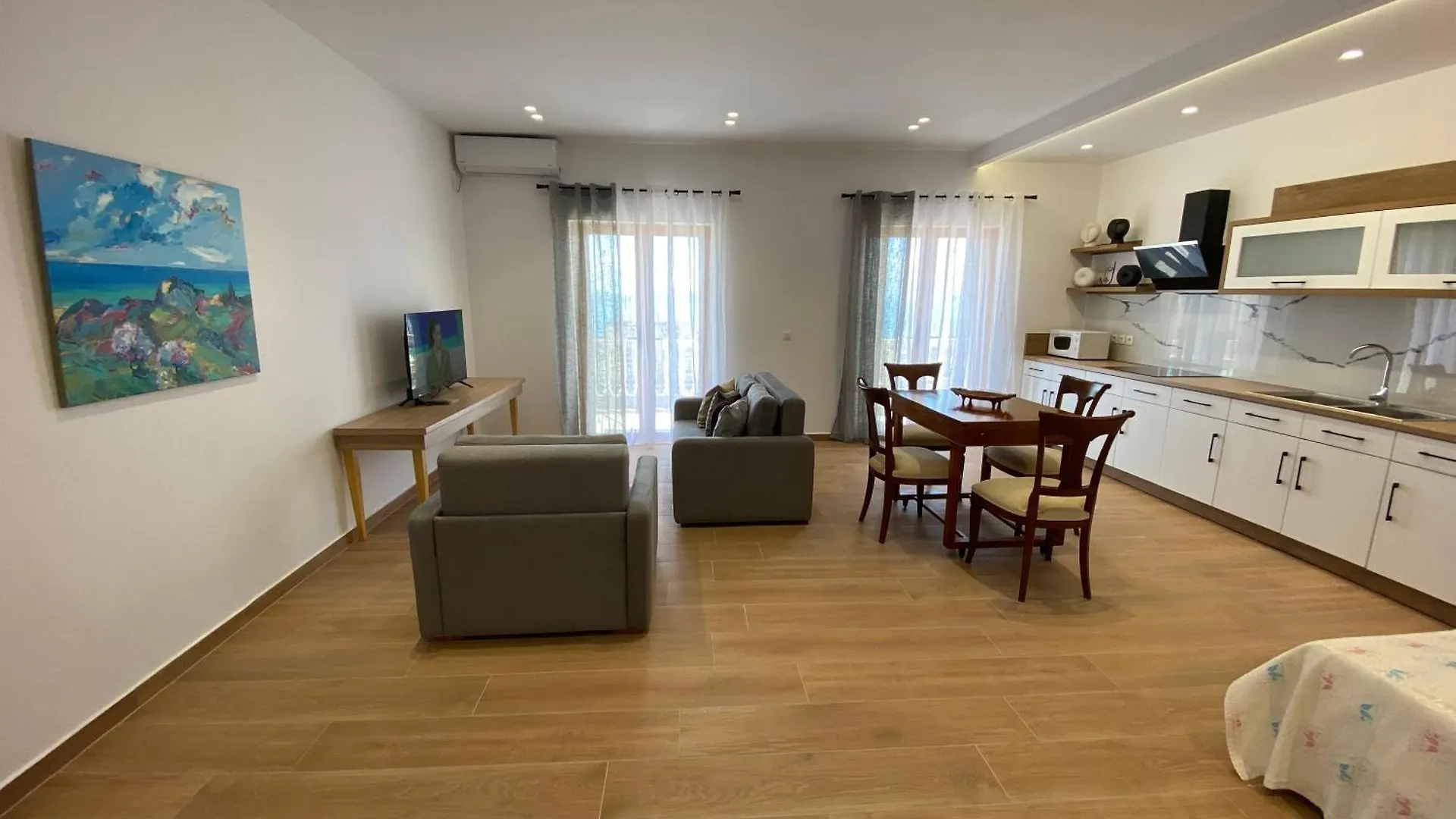 Suit Yourself Apartment Sarande