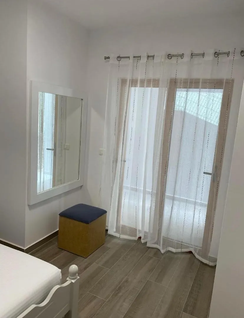 Suit Yourself Apartment Sarande 0*,